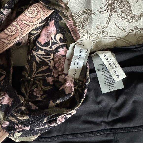 Spell and the Gypsy Activewear yoga set - Picture 5 of 9